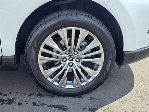 Used 2024 Toyota Venza Limited AWD/4WD image 8