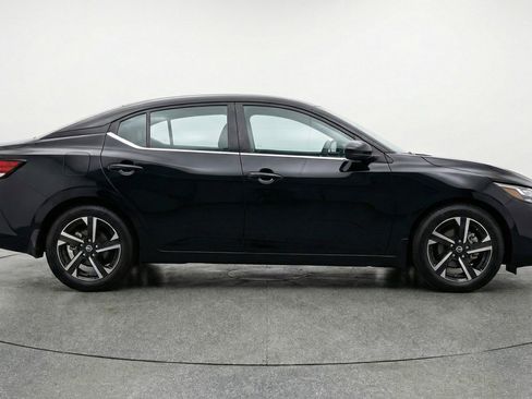 Used 2025 Nissan Sentra SV FWD image 11