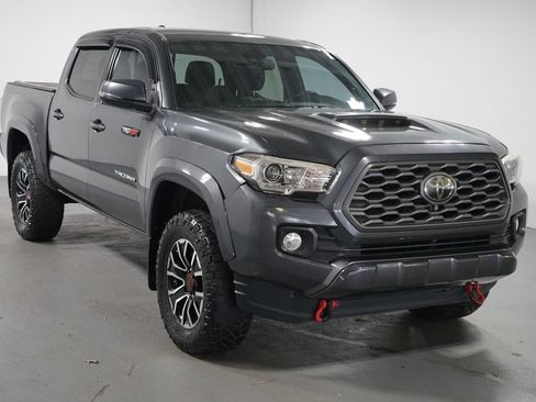 Used 2021 Toyota Tacoma TRD Sport w/ Technology Package RWD image 3