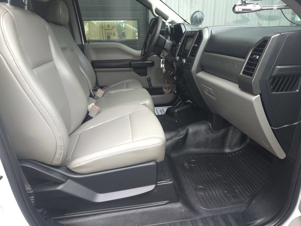 Used 2017 Ford F550 4x4 Regular Cab Super Duty image 17