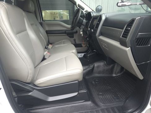Used 2017 Ford F550 4x4 Regular Cab Super Duty image 17