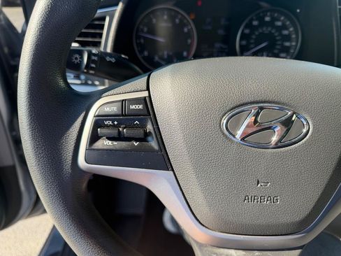 Used 2017 Hyundai Elantra SE FWD image 27