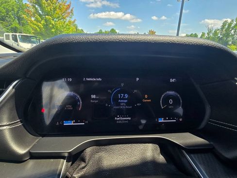 Used 2023 Jeep Grand Cherokee Laredo w/ Luxury Tech Group I AWD/4WD image 29