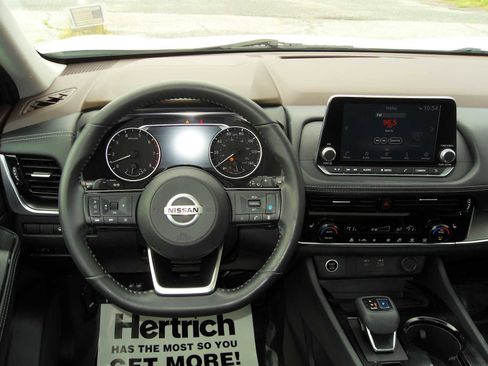 Used 2021 Nissan Rogue SV w/ Premium Package image 25