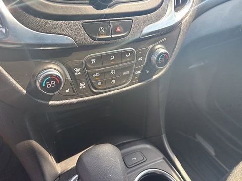 Used 2023 Chevrolet Equinox LT AWD/4WD image 24