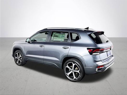 New 2025 Volkswagen Taos SEL image 8