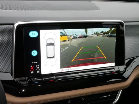 Certified 2025 Volkswagen Atlas Cross Sport SEL R-Line image 34