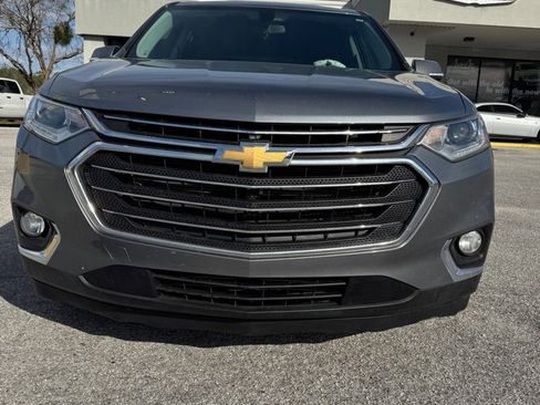 Used 2018 Chevrolet Traverse LT image 2