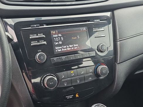 Certified 2017 Nissan Rogue S image 16