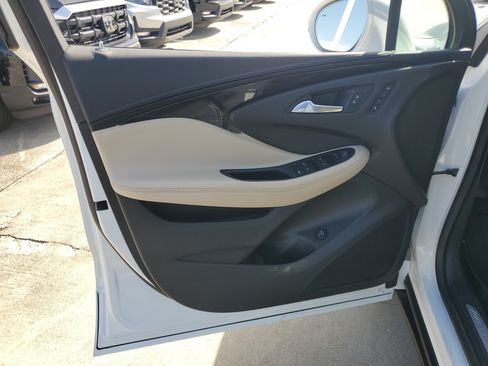 Used 2020 Buick Envision Essence AWD/4WD image 23