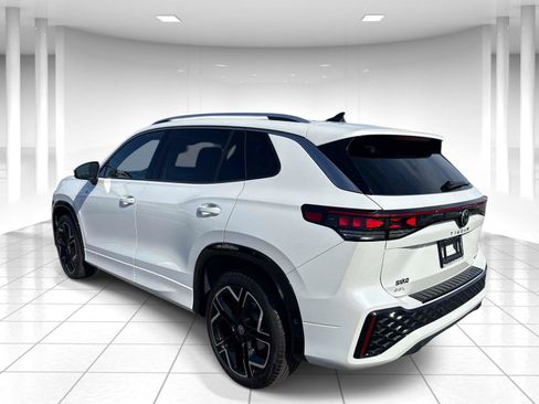 Certified 2025 Volkswagen Tiguan SEL R-Line AWD/4WD image 10