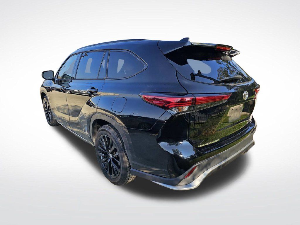Used 2023 Toyota Highlander XSE FWD image 17