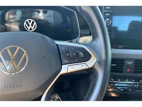 Used 2025 Volkswagen Jetta SE FWD image 11