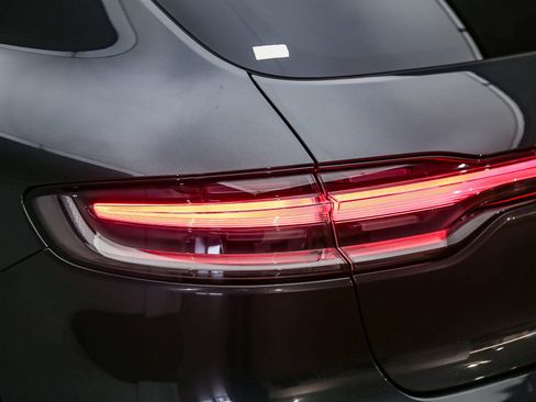 Certified 2026 Porsche Macan AWD/4WD image 15