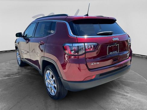 Used 2022 Jeep Compass Latitude w/ Sun and Sound Group AWD/4WD image 5