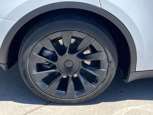 Used 2021 Tesla Model Y Long Range AWD/4WD image 5