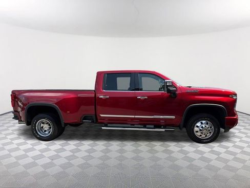 Used 2024 Chevrolet Silverado 3500 High Country w/ Technology Package AWD/4WD image 4