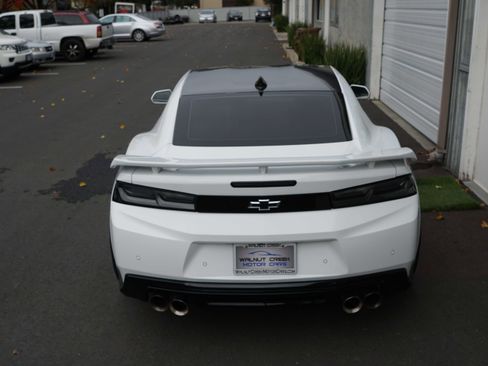Used 2018 Chevrolet Camaro ZL1 image 15