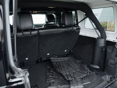 Used 2016 Jeep Wrangler Unlimited Rubicon image 23