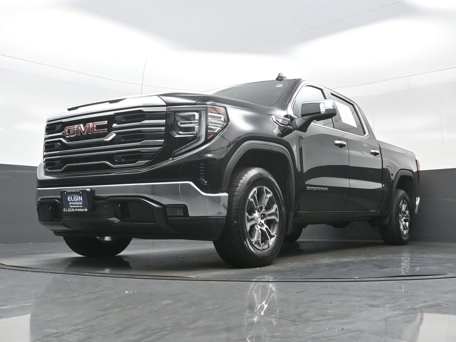 Used 2025 GMC Sierra 1500 SLT AWD/4WD image 26