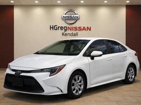 Used 2020 Toyota Corolla LE FWD image 3