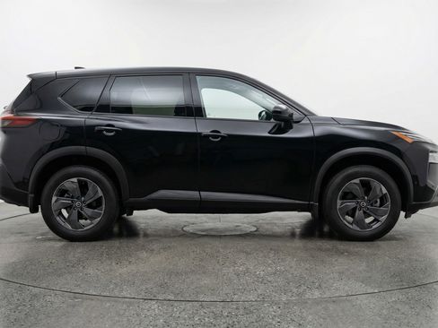 Used 2025 Nissan Rogue SV image 11