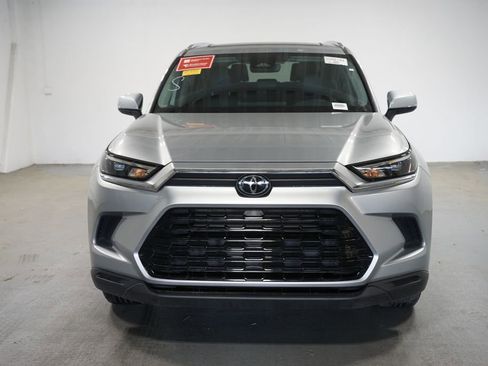 Used 2024 Toyota Grand Highlander FWD image 2