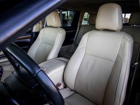 Used 2019 Toyota Highlander Limited image 27