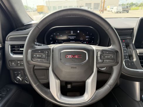 Used 2023 GMC Yukon XL SLT AWD/4WD image 18