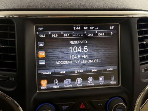 Used 2017 Jeep Grand Cherokee Limited image 25