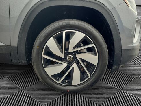 Used 2025 Volkswagen Atlas SE FWD image 16