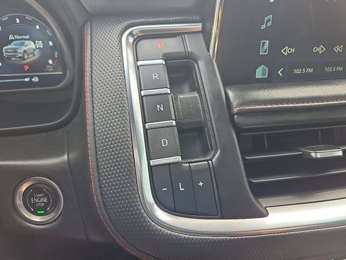 Used 2023 Chevrolet Suburban RST w/ Luxury Package image 15