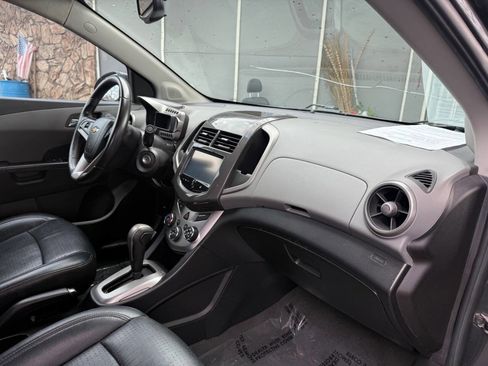 Used 2015 Chevrolet Cruze LT image 11