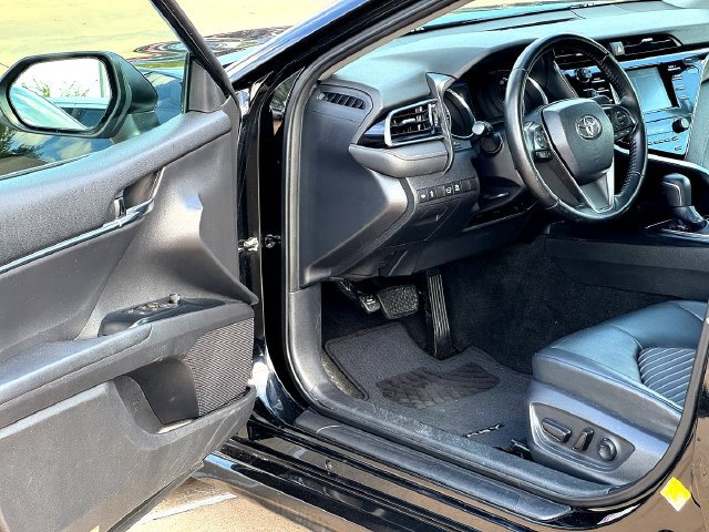 Used 2019 Toyota Camry SE FWD image 9