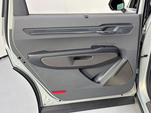 Used 2024 Kia EV9 Land image 44