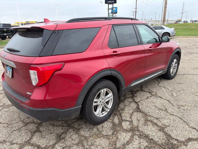 Used 2020 Ford Explorer XLT w/ Equipment Group 202A AWD/4WD image 3