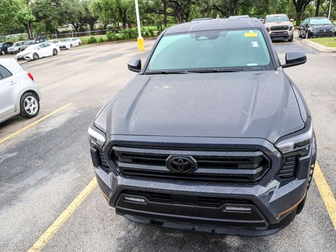 Used 2025 Toyota Tacoma SR5 AWD/4WD image 4