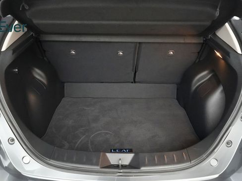 Used 2025 Nissan Leaf S image 8