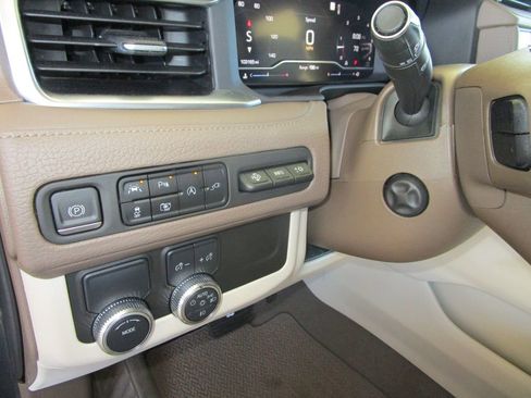 Used 2022 GMC Yukon XL Denali image 24