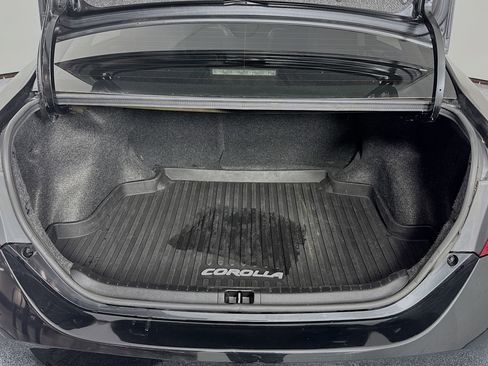 Used 2017 Toyota Corolla SE image 24