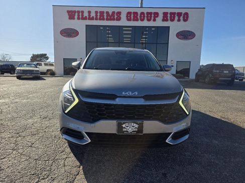 Used 2023 Kia Sportage LX image 2