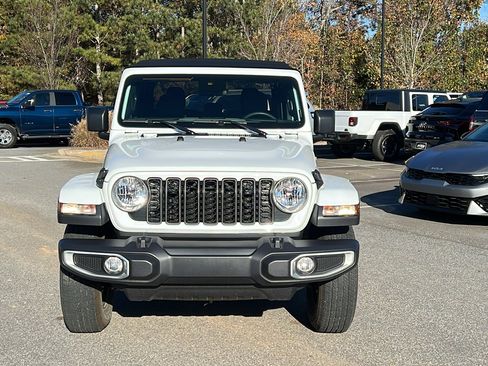 Used 2024 Jeep Gladiator Sport image 3