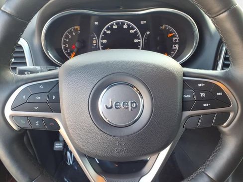 Used 2019 Jeep Grand Cherokee Altitude image 23
