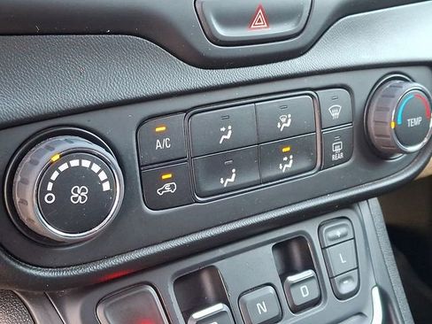 Used 2018 GMC Terrain SLE FWD image 15
