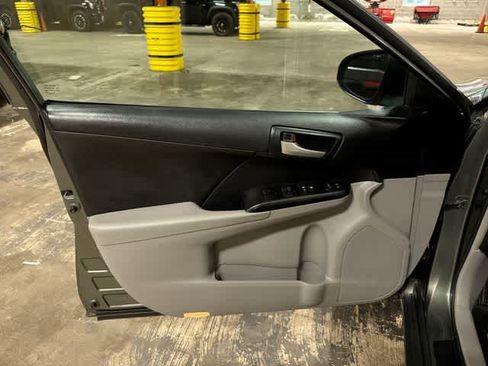 Used 2013 Toyota Camry LE FWD image 27