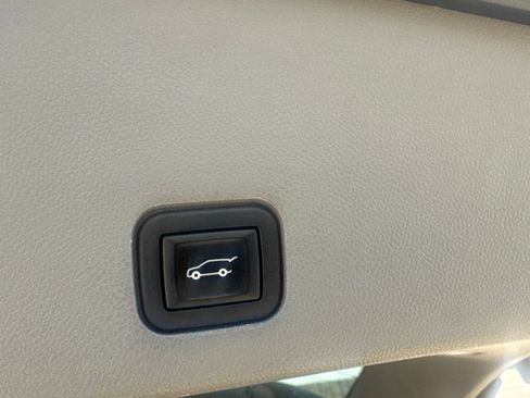 Used 2020 Cadillac XT6 Premium Luxury FWD image 37