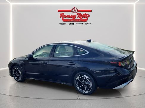 Used 2024 Hyundai Sonata SEL w/ Convenience Package FWD image 3