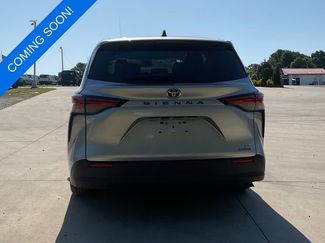 Used 2021 Toyota Sienna LE FWD video 2