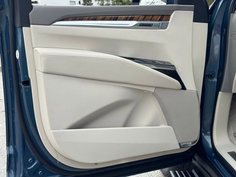 Certified 2025 Cadillac Escalade ESV Sport Platinum image 21