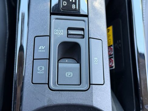 Used 2023 Toyota Prius XLE FWD image 29